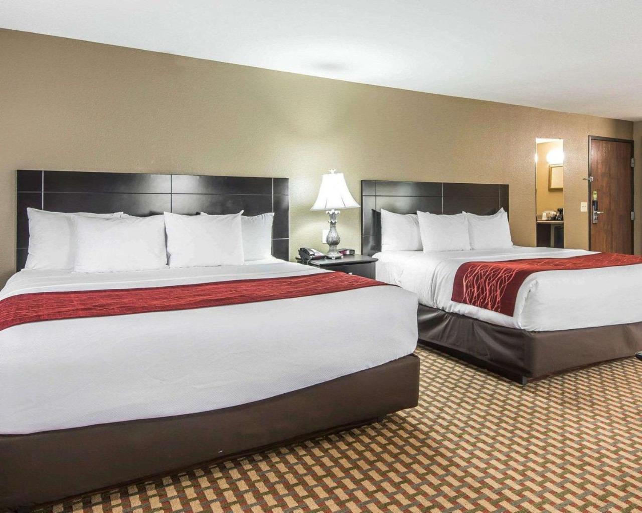 Comfort Inn & Suites Kansas City Downtown Экстерьер фото